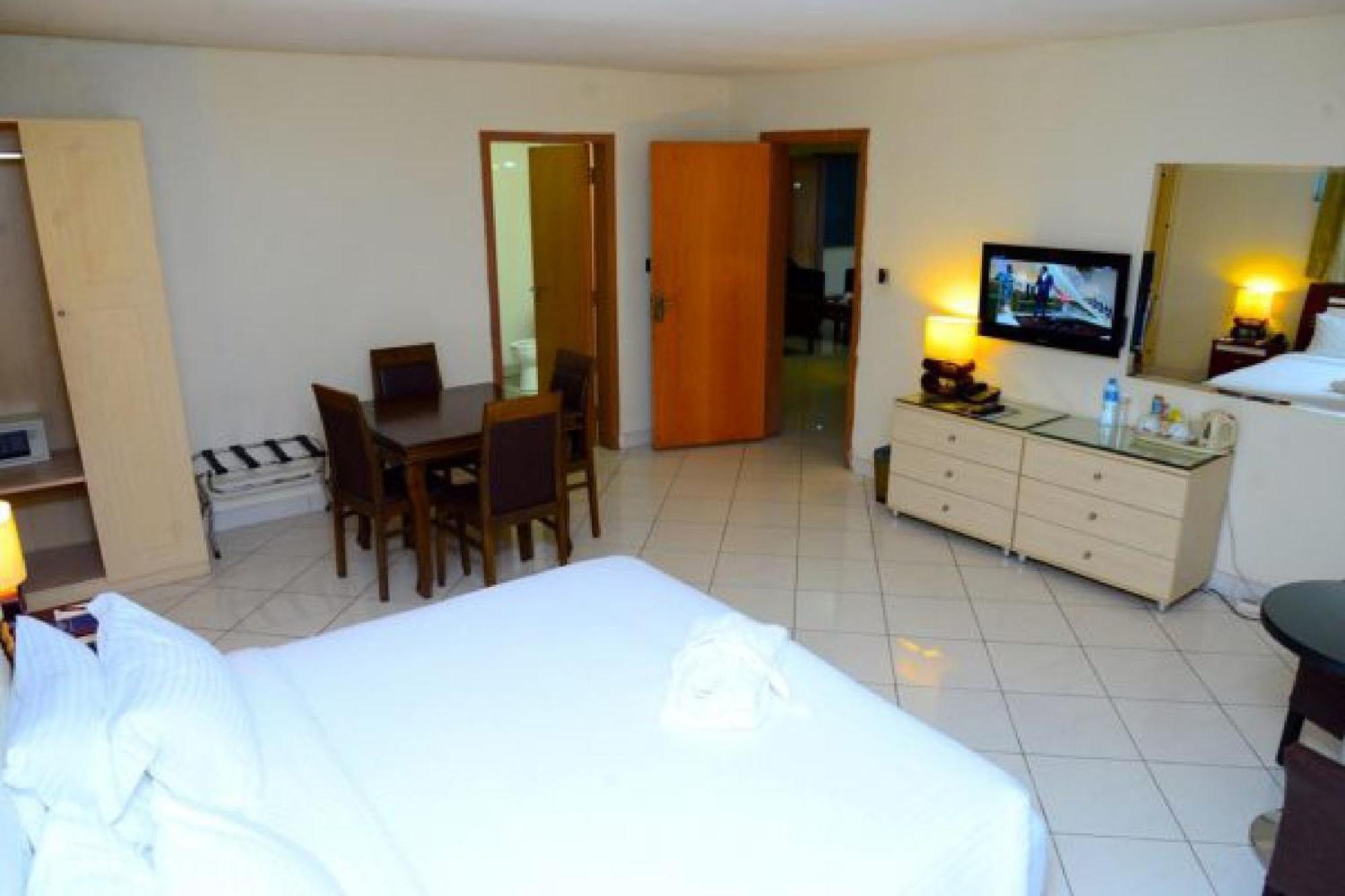 Room In Lodge - Golden Royale Hotel Ενούγκου Εξωτερικό φωτογραφία