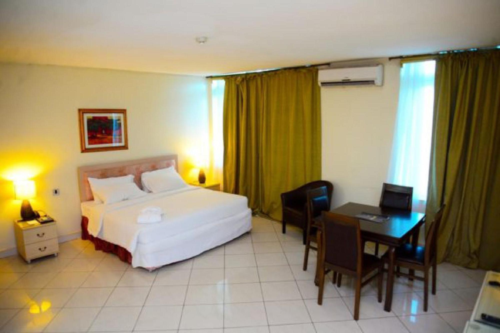 Room In Lodge - Golden Royale Hotel Ενούγκου Εξωτερικό φωτογραφία